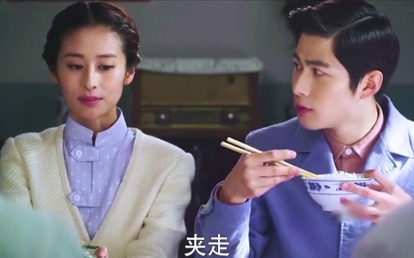 明星也抽烟挖野菜？揭秘郭富城于和伟热搜背后的全民情绪真相