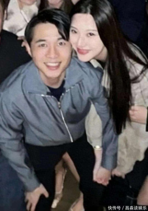 何猷亨新恋情曝光，跨年夜与长发美女倒数，两人牵手合照