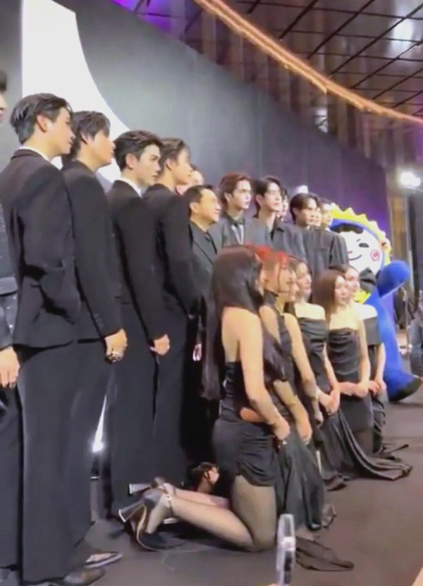 泰国明星合影风波：姿势引发性别争议