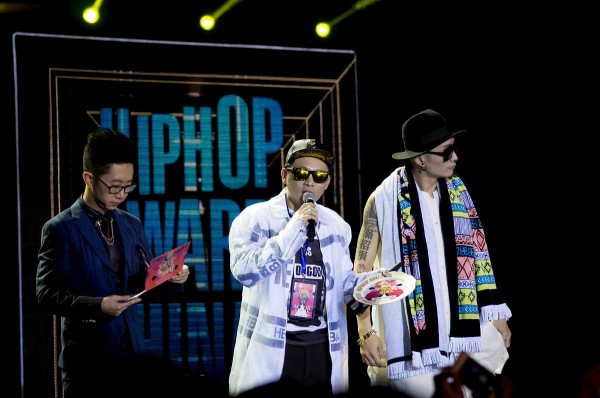 当“荣幸”成为遮羞布：起底娱乐圈特权思维的恶性循环