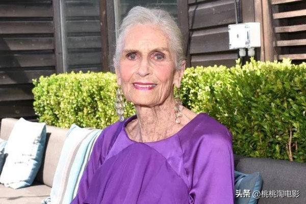 突发：全球最年长超模达芙妮离世享年97岁，70岁重返巅峰