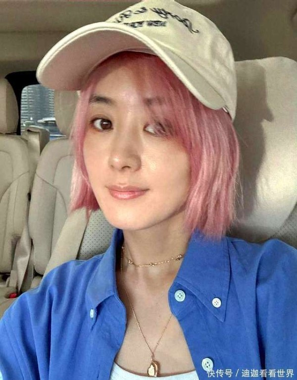 赵丽颖粉色发型引热议，假发造型成焦点，时尚选择受关注