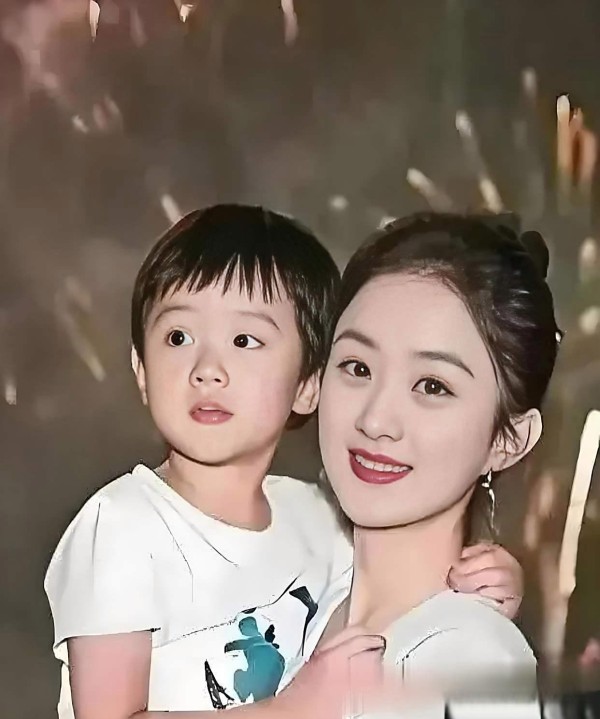 赵丽颖复婚疑云背后：为何社会总用婚戒丈量女星价值？