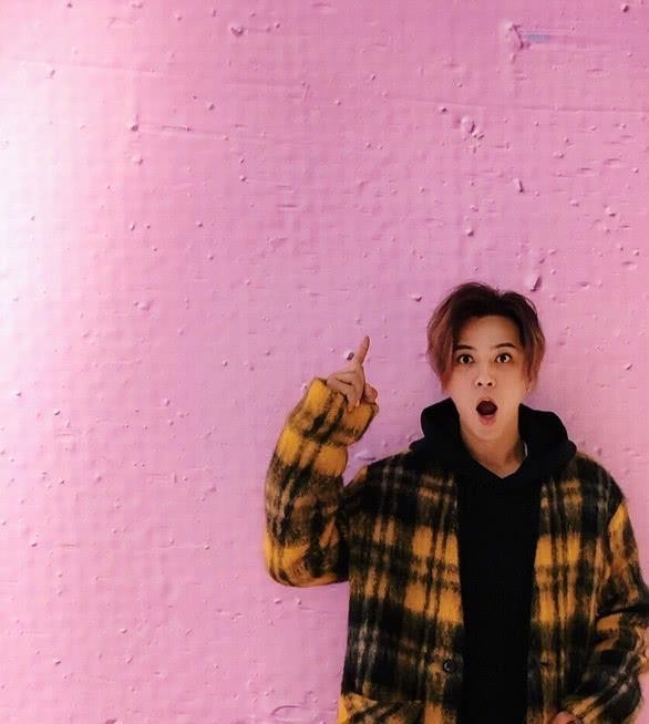 罗志祥一身帅气搭配尽显时尚炫酷，网友却表示鞋子挺别致