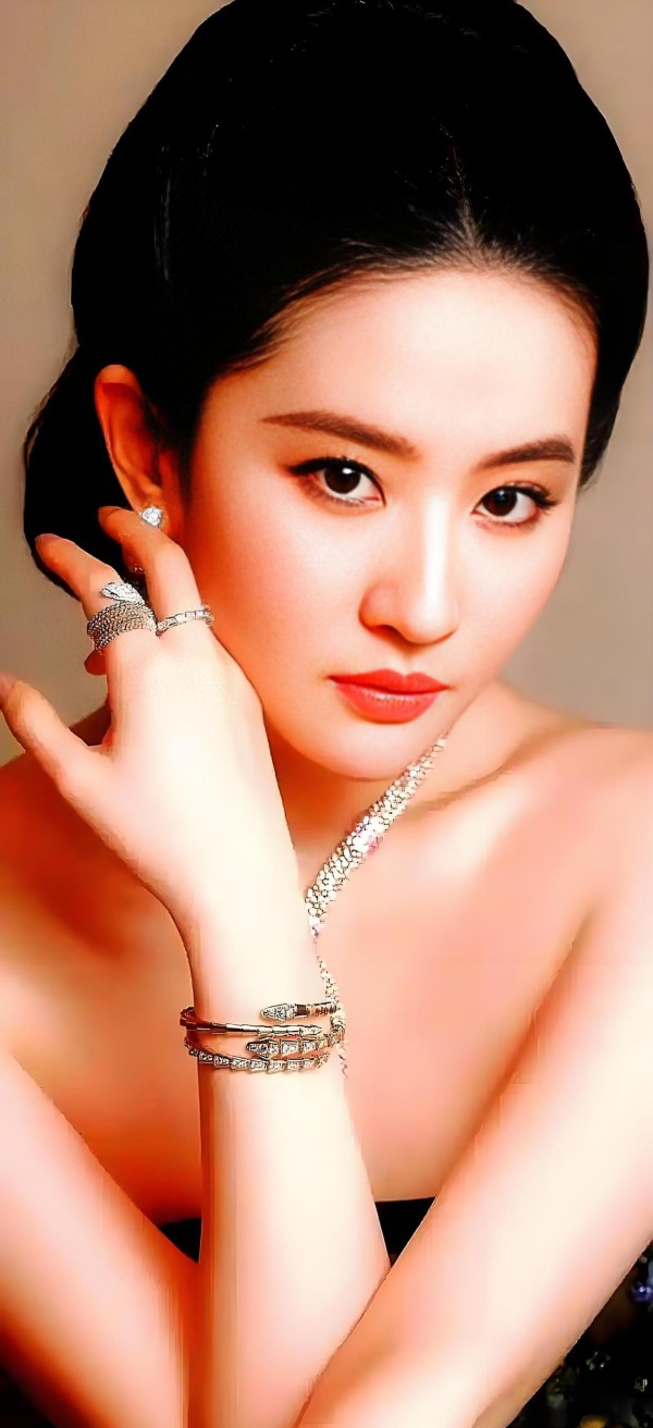 从“神仙姐姐”到全球花木兰:刘亦菲的电影进阶史