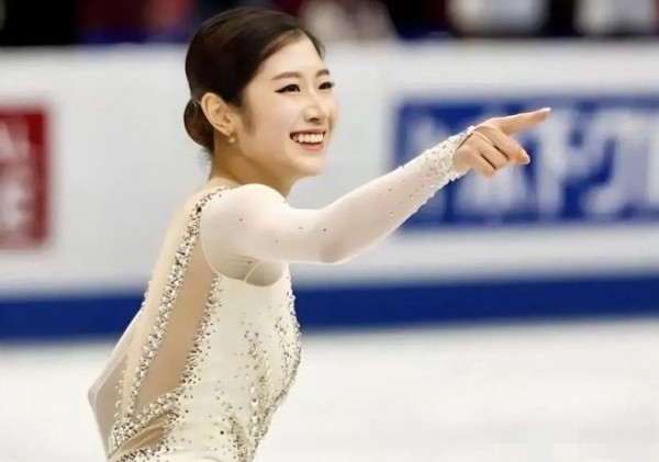 韩国花滑界丑闻,19岁女子被指控性侵队友,网友直呼放过他让我来