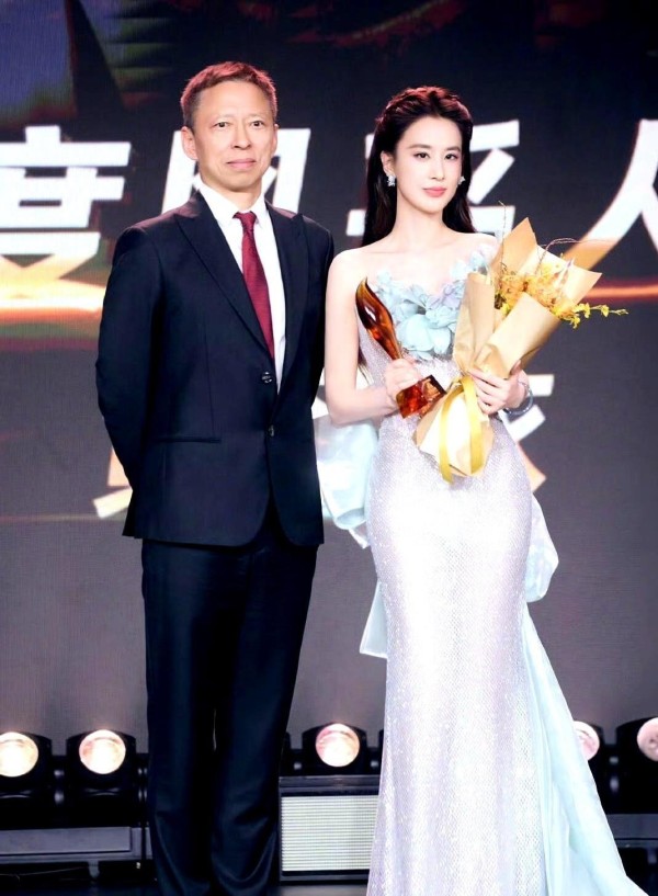 红毯上明星大佬们的每一次握手、每一个站位，其实都是一场无声的“权力游戏”？