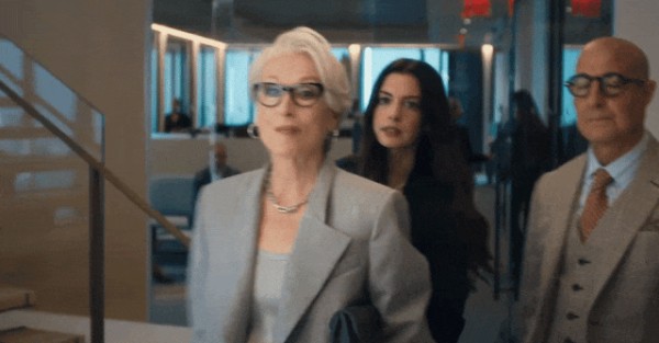 时尚界的“权力游戏”20年后重燃战火！《穿普拉达的女王2/穿着prada的恶魔2》正式预告：昔日“女魔头”低头求助，新王当立？