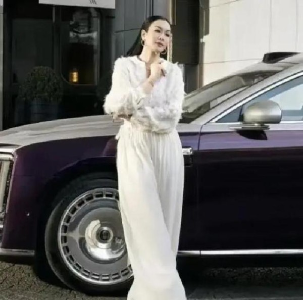 李连杰钟丽缇都看上了尊界S800，华为国产车凭啥成明星新宠-有驾