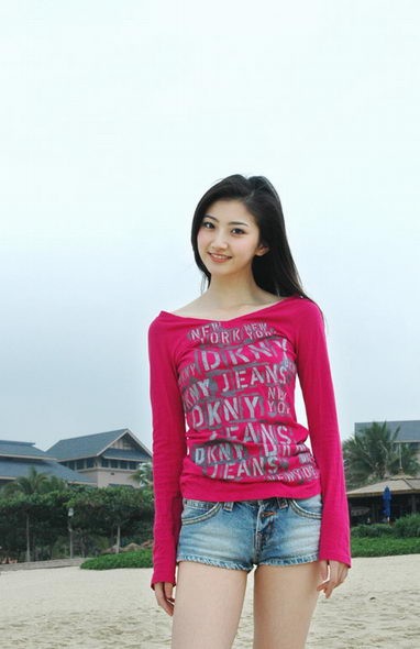 人气新星景甜三亚获颁年度最佳广告代言人奖