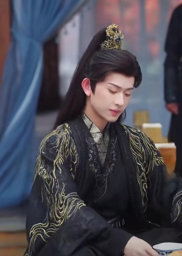 陈添祥、郭宇欣销量断层领先!短剧演员“氪金”内卷,粉丝砸钱为爱发电还是数据泡沫?