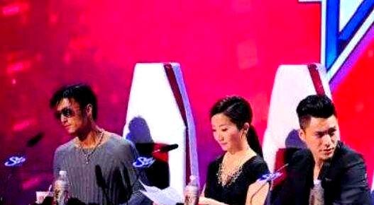 谢霆锋与黄晓明的争执：娱乐圈的竞争与评价策略