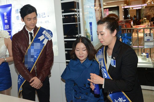 李易峰变身明星柜长 人气直逼韩国欧巴