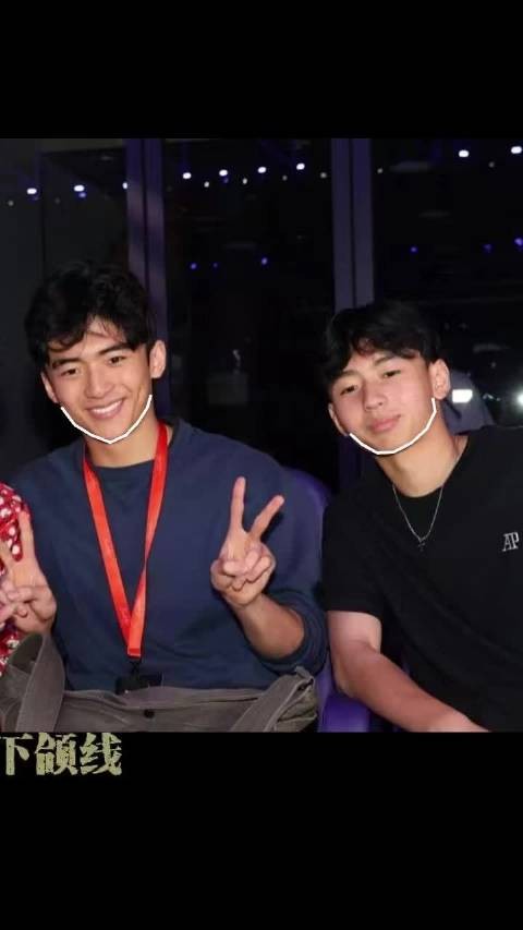 张柏芝接机18岁大儿子Lucas,背包拥抱显母子情深