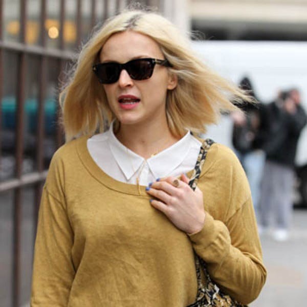 Clothing, Eyewear, Glasses, Vision care, Sleeve, Sunglasses, Hand, Outerwear, Style, Bag, 