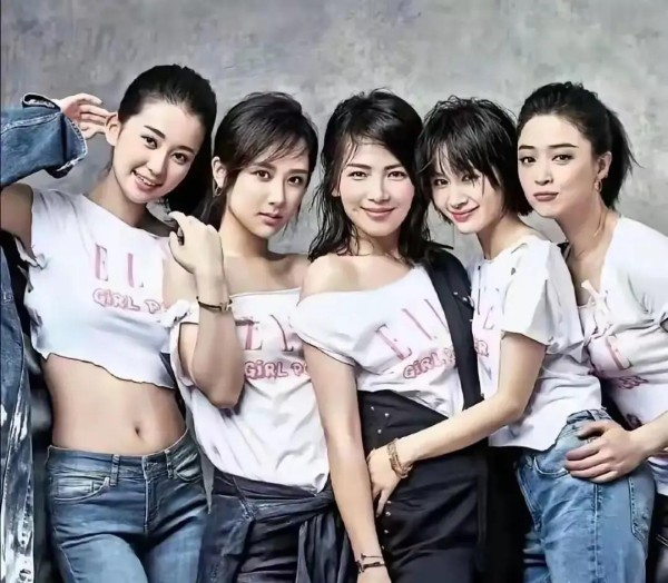 盘点五位巨星：蒋欣靠白出圈，刘涛气场碾压全场