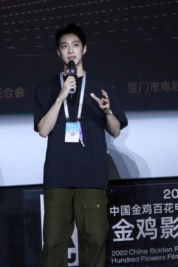 韩国出道，刚成年做导演就拿国际大奖，人家的20岁有人一生做不到