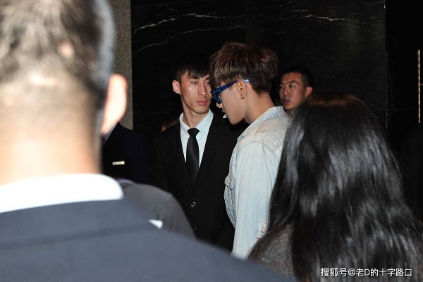 黄子韬婚礼直播破圈：顶流明星的去偶像化革命