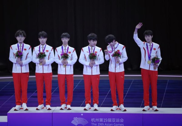 因电竞变得自信，坦然期望20年后还能打职业｜生于2003