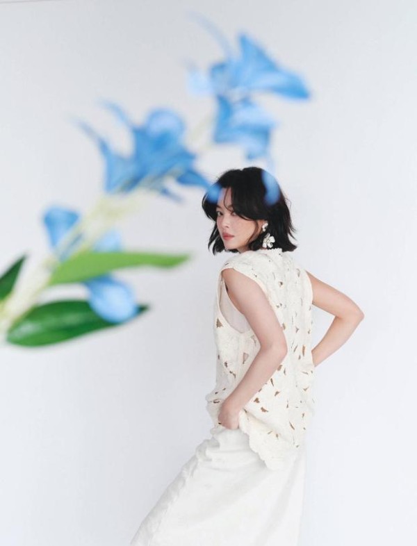 辛芷蕾拍摄写真美照,状态在线。