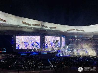 两代电竞选手的悲喜命运:从穷到捡烟抽到年入千万