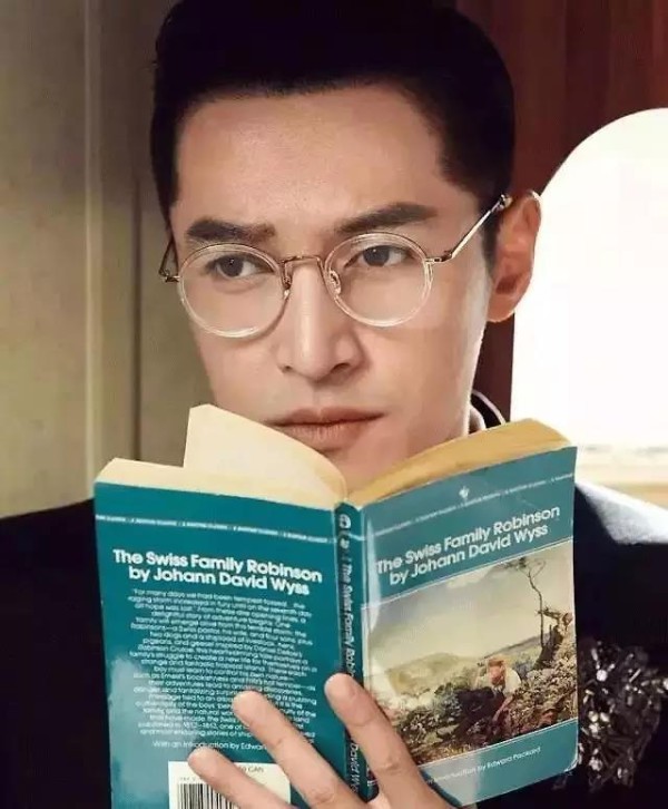 被称男版玛丽莲梦露？“猫王”鬓角超抢镜！见过这样的胡歌？