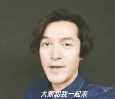 被称男版玛丽莲梦露？“猫王”鬓角超抢镜！见过这样的胡歌？