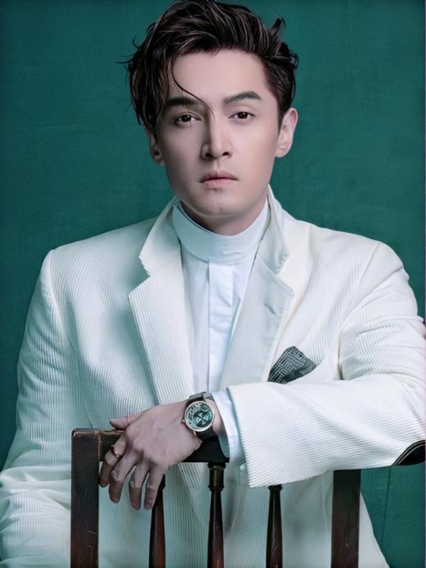 被称男版玛丽莲梦露？“猫王”鬓角超抢镜！见过这样的胡歌？