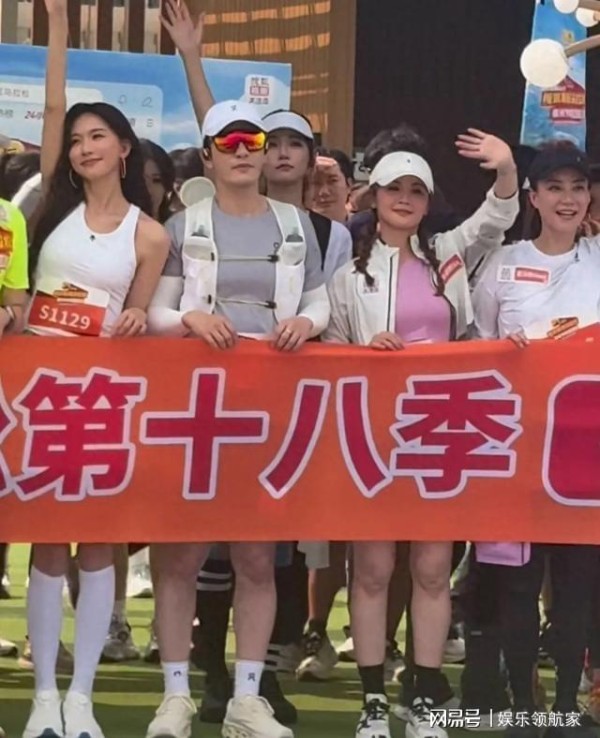 搜狐马拉松生图太残酷，阿Sa同框林志玲，42岁输在满脸疲态?