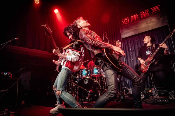 信樂團力Q(左)_Tomi(右)