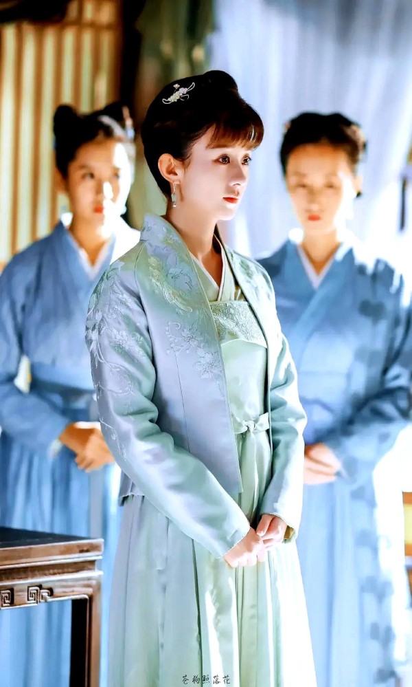 正午新剧《春日传奇》全网热议：赵丽颖刘亦菲加盟，谁能诠释“拒卷王”叶家三姐妹？