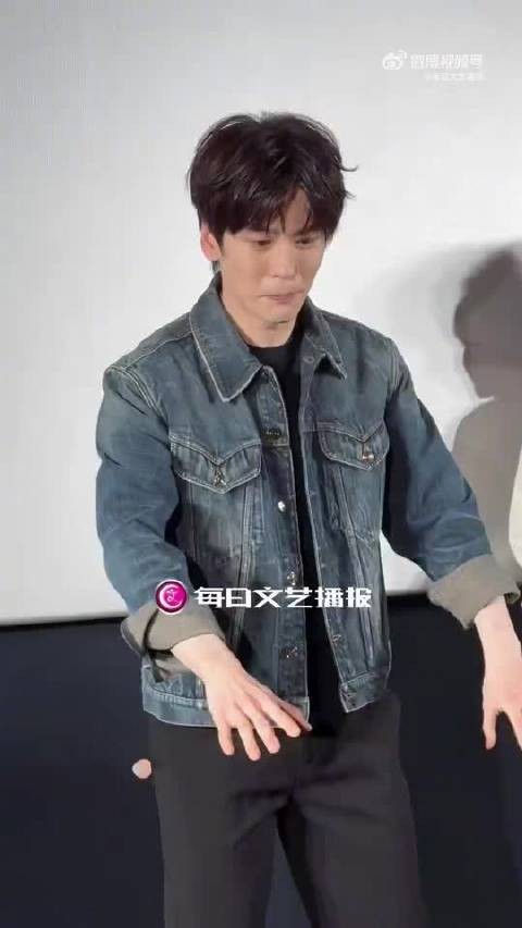 魏哲鸣《你是迟来的欢喜》现场跳舞视频曝光，帅气搞笑反差感十足