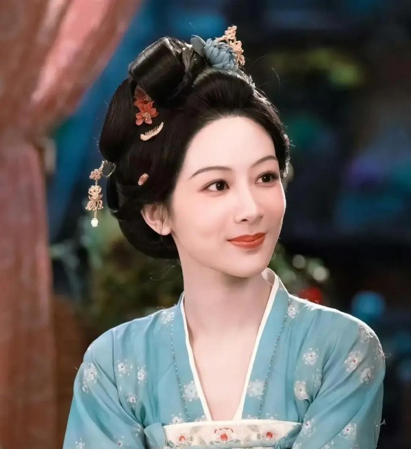 正午阳光新剧定档！网传杨紫出演二姐，她却刚表示想休息？梦幻阵容碰上档期难关！