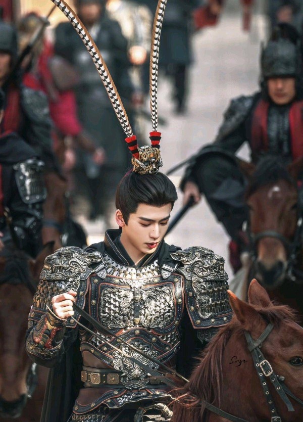 六点打仗四点化妆？“粉底液将军”戳中观众哪根刺