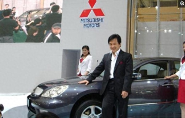 汶川捐款一千万的明星，如今成名豪车飞机换着开，却无人来黑他