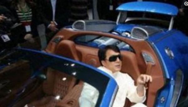 汶川捐款一千万的明星，如今成名豪车飞机换着开，却无人来黑他