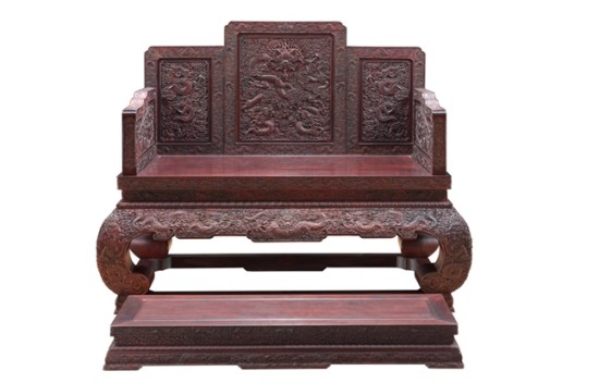 成龙60周岁生日慈善晚宴·三福檀香紫檀雕云龙纹宝座以650万高价被拍得，惊艳成龙和平友爱慈善晚宴 