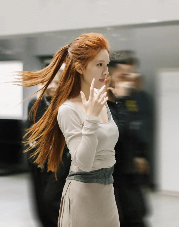 赵露思随手一拍，就把“美女的松弛感”焊进了我的心里