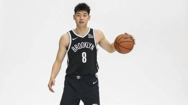 杨瀚森选秀过程钟情篮网老鹰森林狼开拓者四队，很多人质疑他的选择是否能真正成就未来的辉煌