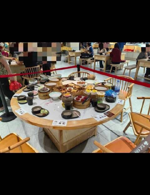 奔跑吧明星用餐剩饭引争议，店家称已清理