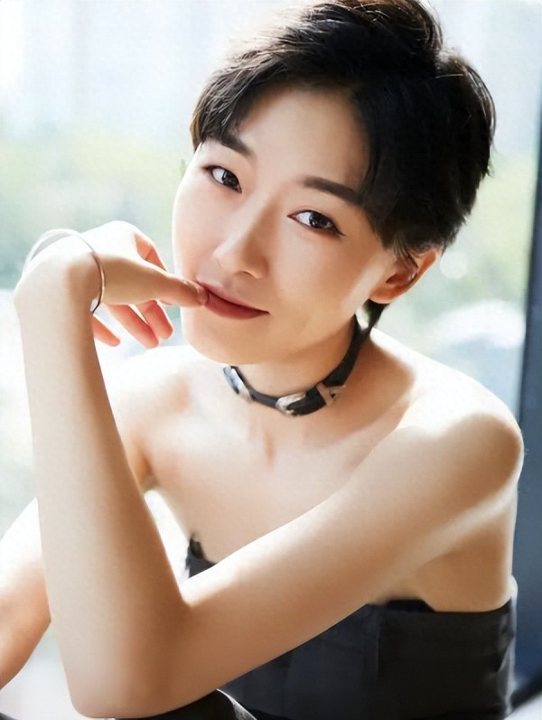 刘洛汐：才华横溢的影视红星与魅力主持人的崛起之路