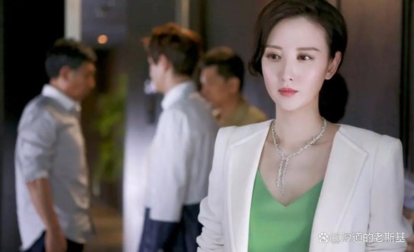 张萌：从环球小姐到全能艺人的跨界传奇