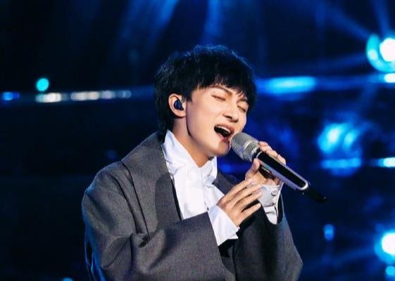 “歌坛再萧条10倍，照样没人能抢走周深的饭碗！”