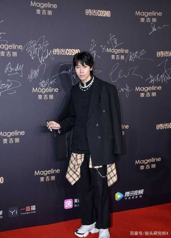 解锁男星的国风穿搭!吴磊的国风让你眼前一亮,福克斯更排的上名