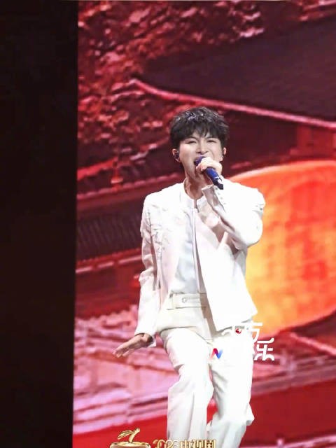 直拍！周深品质盛典舞台首唱谜宫