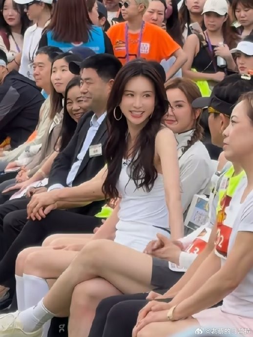 香港马拉松活动中具体有哪些明星艺人参与？