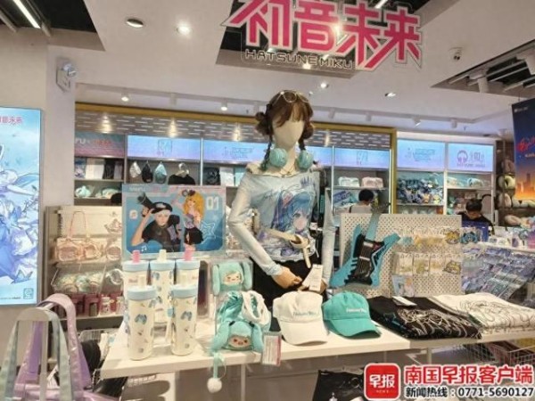 商场售卖的“痛衣”。南国早报全媒体记者 黄叮佳摄