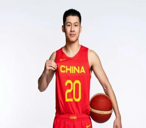 都怪张镇麟昔日国手+全明星转会后坐穿冷板凳，场均1.6分1.4板