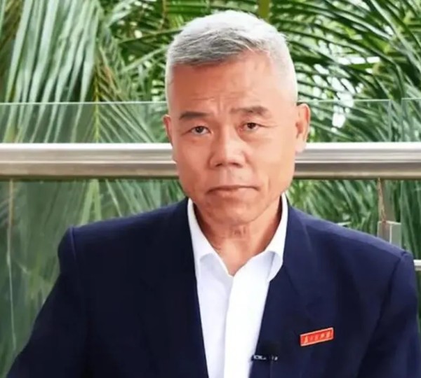 福牛航拍：十大偷税漏税明星网红排名！
 
1.薇娅：13.41亿元（2019-2020年）
 
隐匿直播收入、虚构业务转换收入性质，偷逃税款6.43亿元，少缴0.6亿元，合计处罚13.41亿元。
 
2.范冰冰：8.84亿元（2018年）
 
通过“阴阳合同”隐匿片酬收入2.55亿元，补缴税款及罚款8.84亿元。
 
3.郑爽：2.99亿元（2019-2020年）
 
拆分片酬、虚构业务转移收入，...