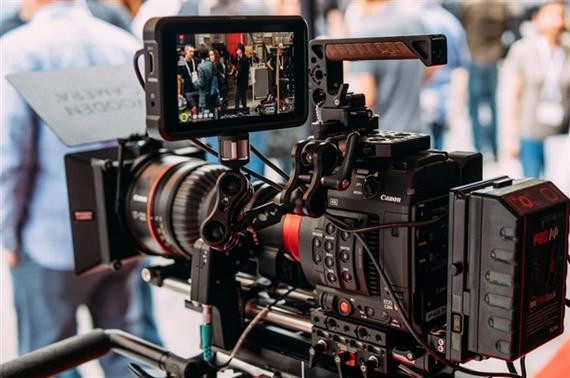 影视寒冬下的调整与发展:李昀锐、鞠婧祎与小黄鸭的最新动向